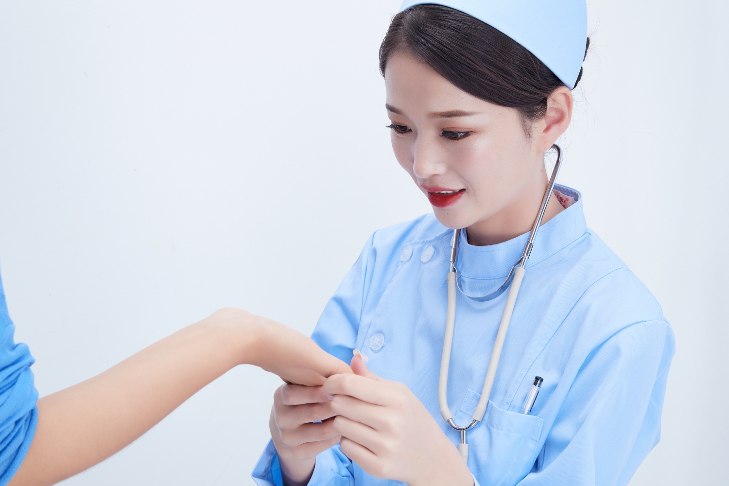 用指甲月牙的数量判断健康,科学吗?医生表示... 用指甲月牙的数量判断健康,科学吗?医生表示...